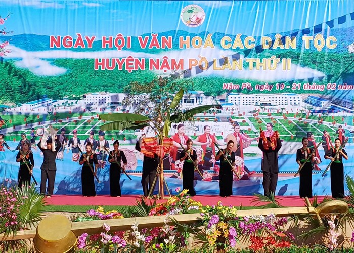 Vui Xuân với đồng bào các dân tộc nơi biên cương Nậm Pồ - Anh 2