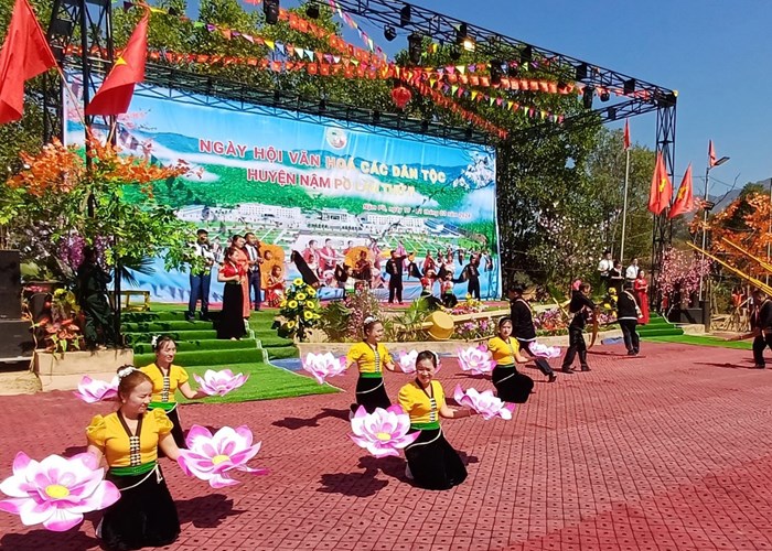Vui Xuân với đồng bào các dân tộc nơi biên cương Nậm Pồ - Anh 1