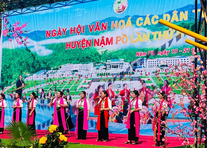 Vui Xuân với đồng bào các dân tộc nơi biên cương Nậm Pồ - Anh 3