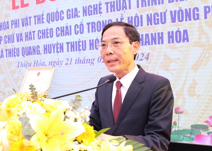 Đón nhận Di sản văn hoá phi vật thể quốc gia nghệ thuật trình diễn dân gian “Múa đèn xếp chữ và hát chèo chải cổ” - Anh 2