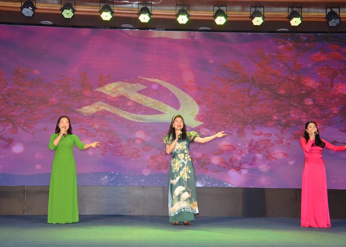 Ngày hội giao lưu thơ, nhạc “Bừng sáng sắc Xuân” - Anh 3