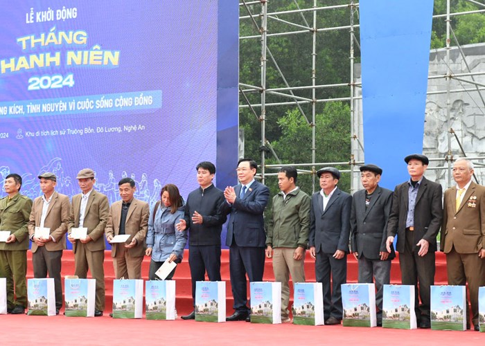 Chủ tịch Quốc hội dự Lễ khởi động Tháng Thanh niên và Tết trồng cây Xuân Giáp Thìn 2024 - Anh 3