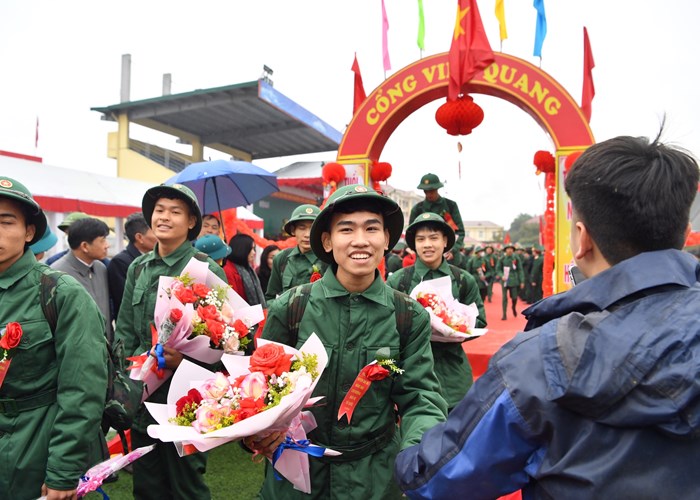 Ha Noi: Soi noi ngay hoi tong quan tai Ba Vi, Thanh Xuan - Anh 7