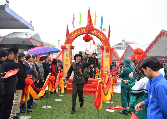 Ha Noi: Soi noi ngay hoi tong quan tai Ba Vi, Thanh Xuan - Anh 5