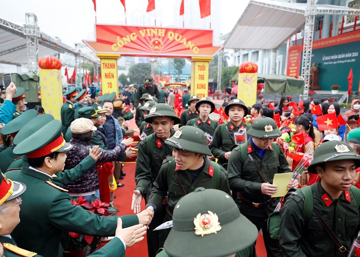 Ha Noi: Soi noi ngay hoi tong quan tai Ba Vi, Thanh Xuan - Anh 11