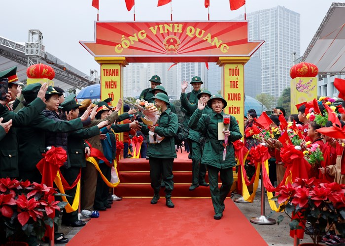 Ha Noi: Soi noi ngay hoi tong quan tai Ba Vi, Thanh Xuan - Anh 12