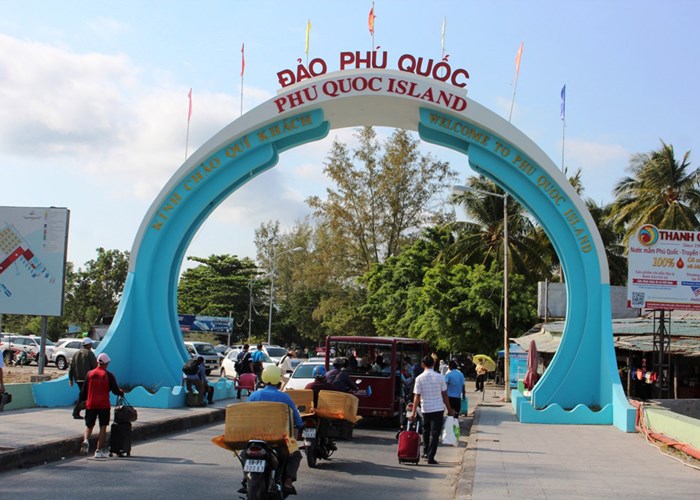 Phú Quốc triển khai quy tắc ứng xử văn minh du lịch với 9 thông điệp - Anh 1