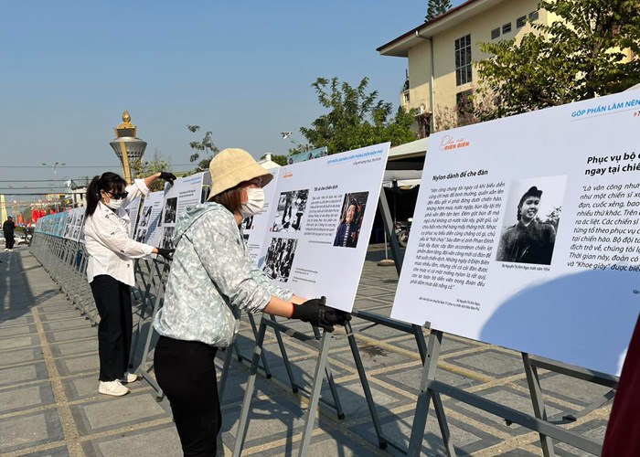 Triển lãm ảnh “Phụ nữ với Điện Biên
