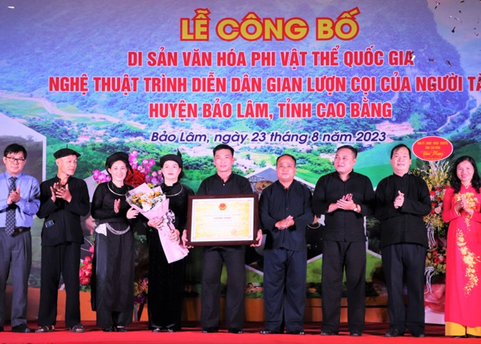 Nghe thuat trinh dien dan gian hat Luon Coi cua nguoi Tay - Anh 2