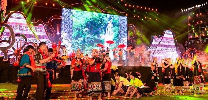 Nghệ An tổ chức nhiều hoạt động kỷ niệm ngày văn hóa các dân tộc và 65 năm ngày mở đường Hồ Chí Minh - Anh 2