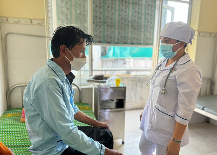 Những nữ điều dưỡng tận tâm, hết lòng vì người bệnh - Anh 2