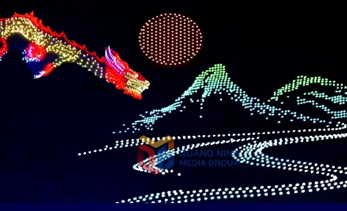 Carnaval Hạ Long 2024: Lần đầu tiên trình diễn thực cảnh trên Vịnh Hạ Long - Anh 1
