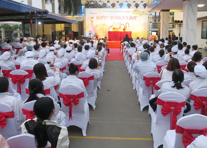 Hải Phòng đưa nghệ thuật đến với công nhân lao động - Anh 2