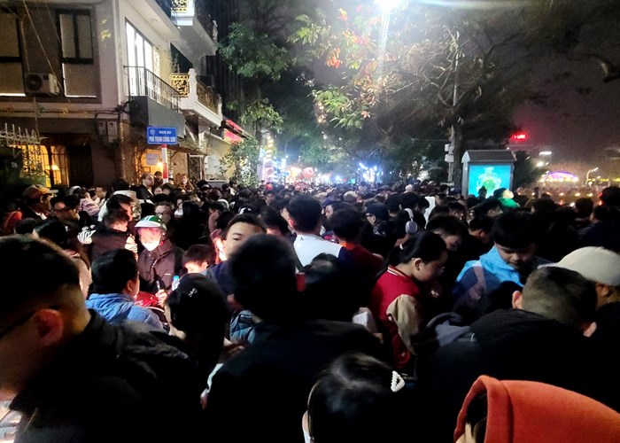 Ngột ngạt ở sự kiện 