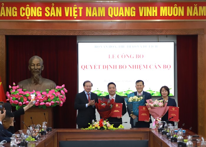Bộ VHTTDL công bố và trao các quyết định bổ nhiệm cán bộ - Anh 1