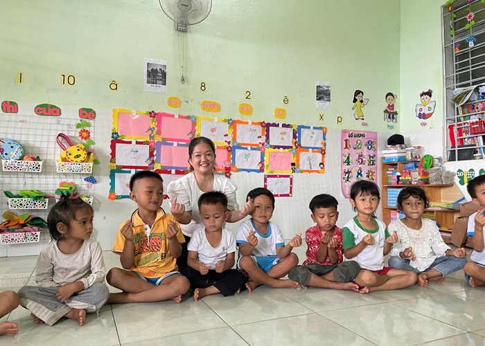 “Nhọc nhằn” cô giáo mầm non vùng cao - Anh 1