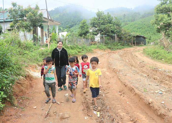 “Nhọc nhằn” cô giáo mầm non vùng cao - Anh 4