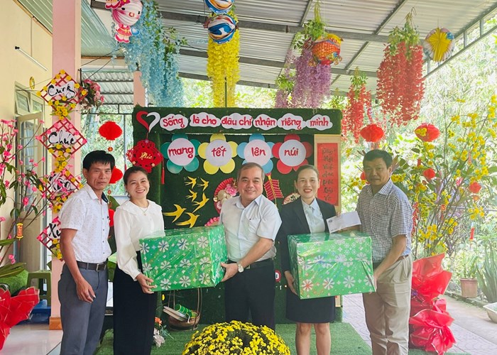 “Nhọc nhằn” cô giáo mầm non vùng cao - Anh 5