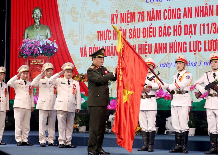 Công an Nghệ An đón nhận danh hiệu Anh hùng LLVT - Anh 1