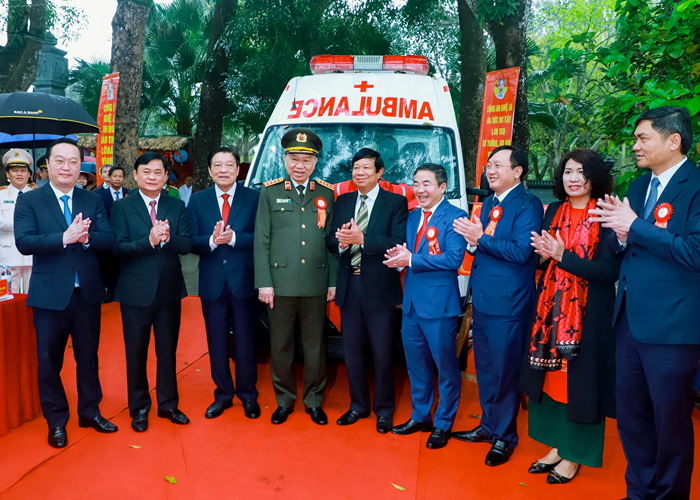 Công an Nghệ An đón nhận danh hiệu Anh hùng LLVT - Anh 9