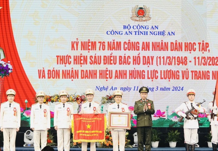 Công an Nghệ An đón nhận danh hiệu Anh hùng LLVT - Anh 2