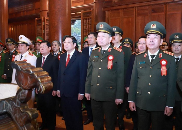 Công an Nghệ An đón nhận danh hiệu Anh hùng LLVT - Anh 6