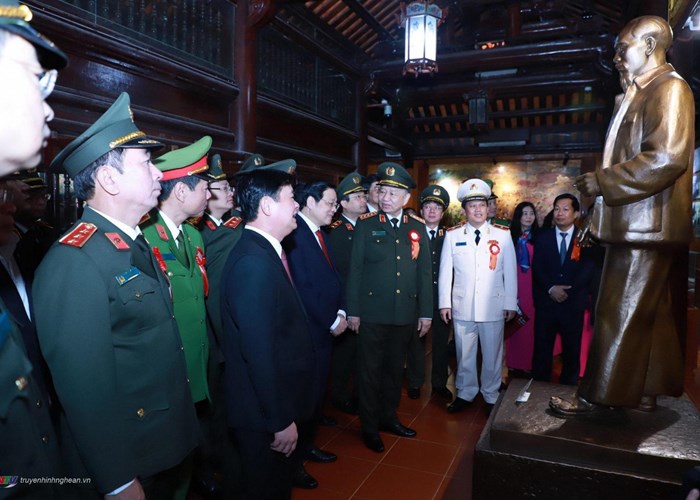 Công an Nghệ An đón nhận danh hiệu Anh hùng LLVT - Anh 7