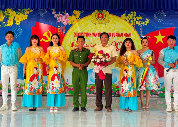 Giao lưu văn nghệ với phạm nhân tại Trại giam Kênh 7 - Anh 1