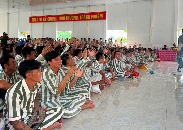 Giao lưu văn nghệ với phạm nhân tại Trại giam Kênh 7 - Anh 2