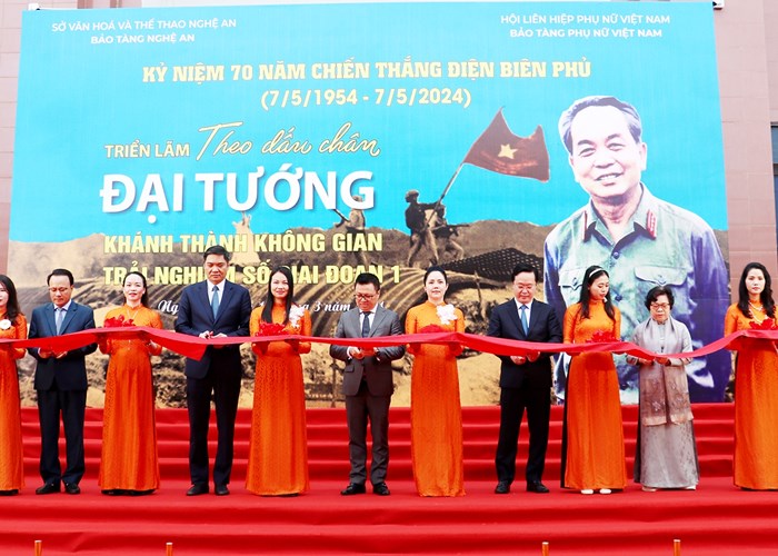Ấn tượng triển lãm thơ diễn ca lịch sử “Theo dấu chân Đại tướng” - Anh 2