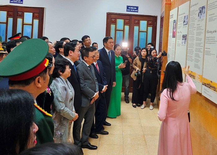 Ấn tượng triển lãm thơ diễn ca lịch sử “Theo dấu chân Đại tướng” - Anh 6