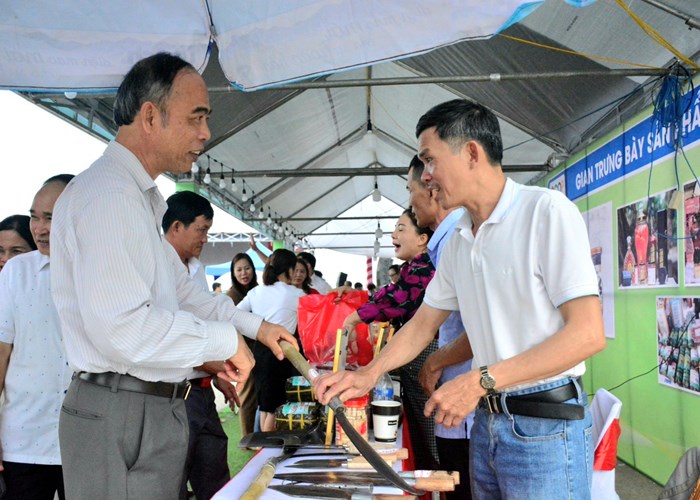 Làng rèn hơn 300 năm “đỏ lửa” bên dòng sông Trà - Anh 4