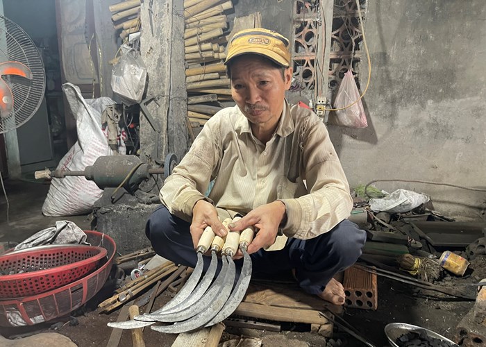 Làng rèn hơn 300 năm “đỏ lửa” bên dòng sông Trà - Anh 2
