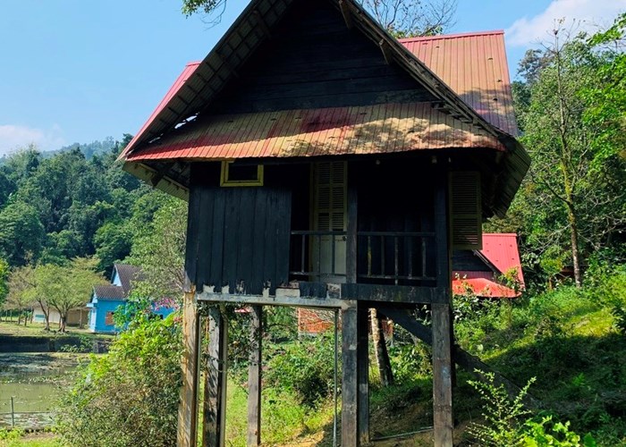 Khu du lịch suối nước khoáng bị lãng quên giữa đại ngàn - Anh 7