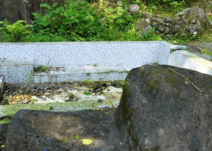 Khu du lịch suối nước khoáng bị lãng quên giữa đại ngàn - Anh 4