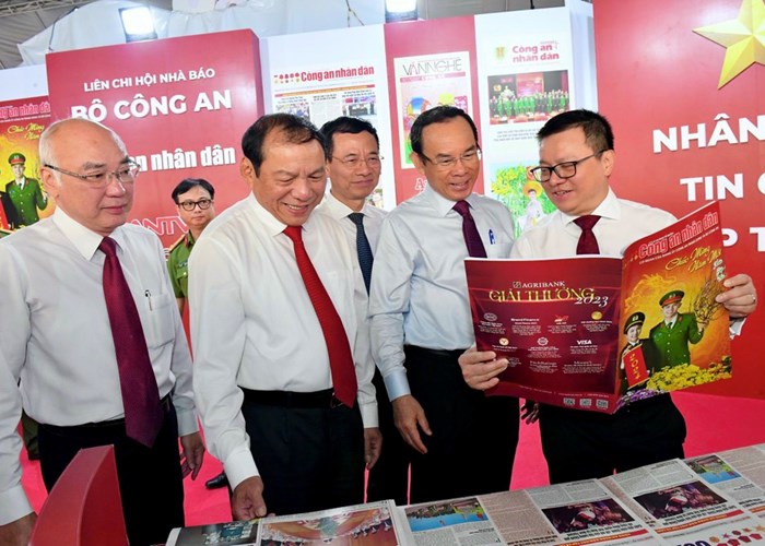 Trưởng ban Tuyên giáo Trung ương: Tiếp tục đẩy mạnh xây dựng cơ quan báo chí văn hóa và người làm báo văn hóa - Anh 6