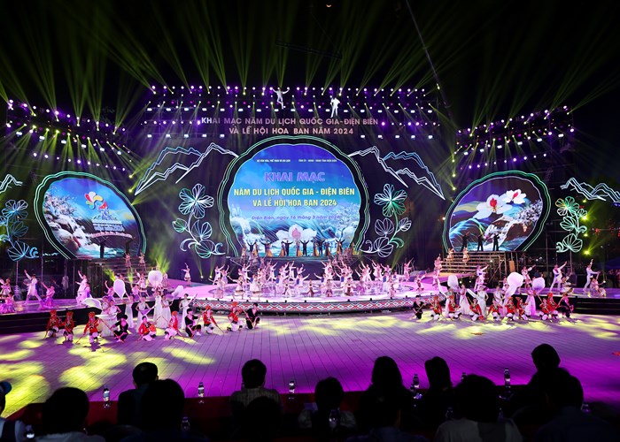 San sang cho le khai mac Nam du lich quoc gia Dien Bien va Le hoi Hoa Ban 2024 - Anh 9