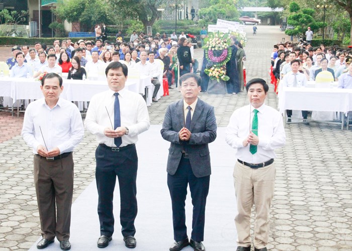 Dâng hương tưởng niệm 56 năm ngày 504 người dân Sơn Mỹ bị thảm sát - Anh 1