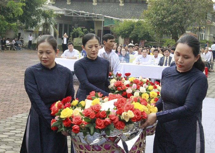 Dâng hương tưởng niệm 56 năm ngày 504 người dân Sơn Mỹ bị thảm sát - Anh 2