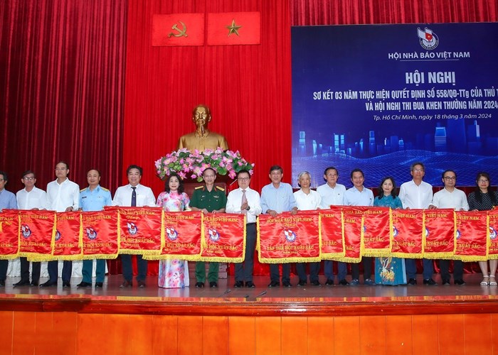 Tiếp tục đẩy mạnh công tác hỗ trợ báo chí với nguồn kinh phí lớn hơn - Anh 7