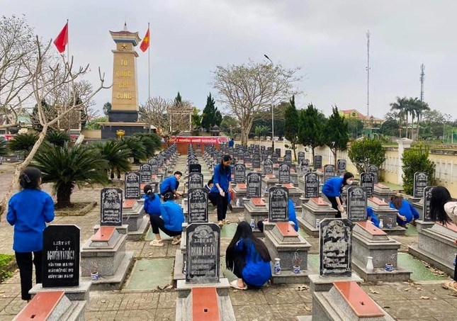 Gửi thông điệp ý nghĩa qua bích họa “Tự hào một dải non sông” - Anh 8