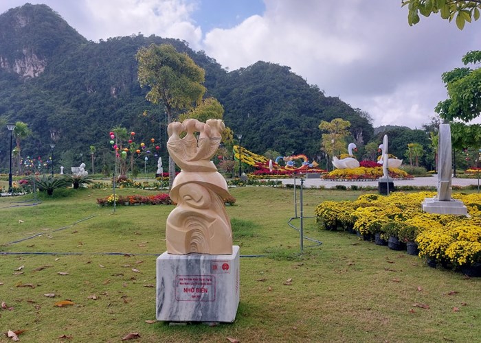 Làng nghề đá mỹ nghệ Non nước Ngũ Hành Sơn: Làm mới để đón du khách - Anh 1