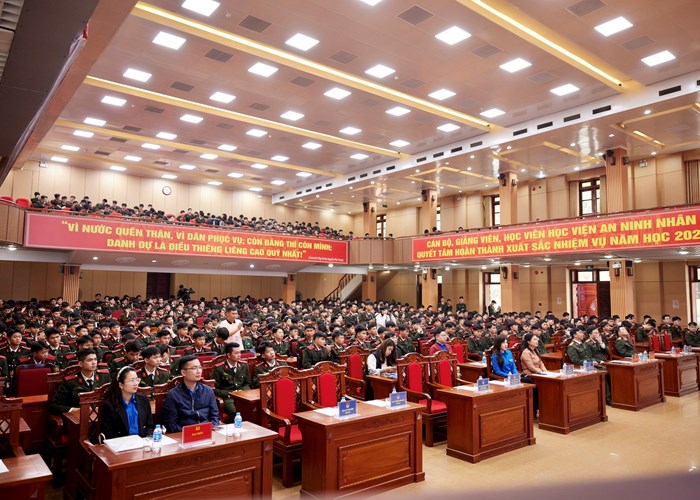 “Sáng mãi con đường cách mạng của thanh niên” - Anh 3