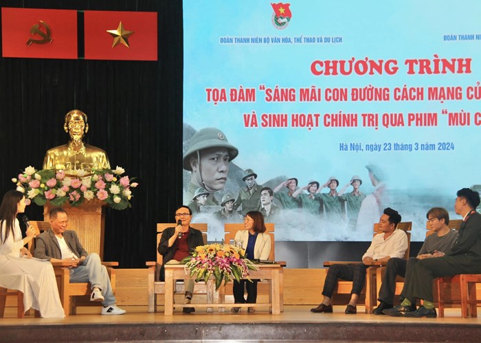 “Sáng mãi con đường cách mạng của thanh niên” - Anh 2