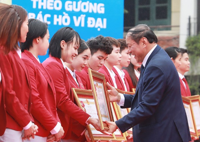 4.500 người tham gia chương trình Vinh quang Thể thao Việt Nam, phát động Giải chạy Báo Hà Nội Mới mở rộng - Anh 2