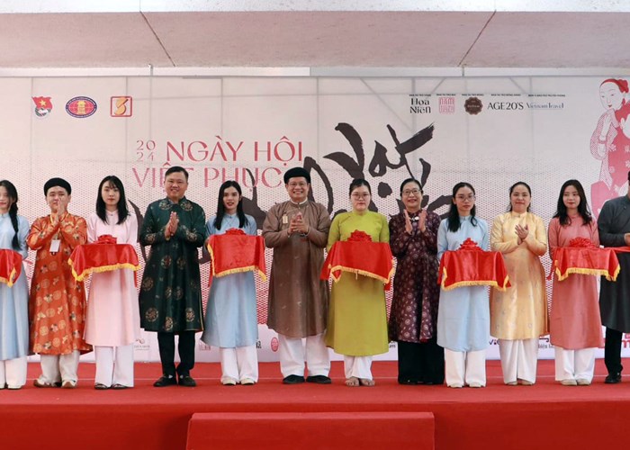 Khai mạc Tuần lễ Văn hóa “Sóng đôi” và Ngày hội “tóc xanh vạt áo” 2024 - Anh 1