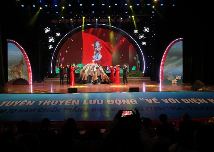 Khai mạc Hội thi Tuyên truyền lưu động “Về với Điện Biên” - Anh 5