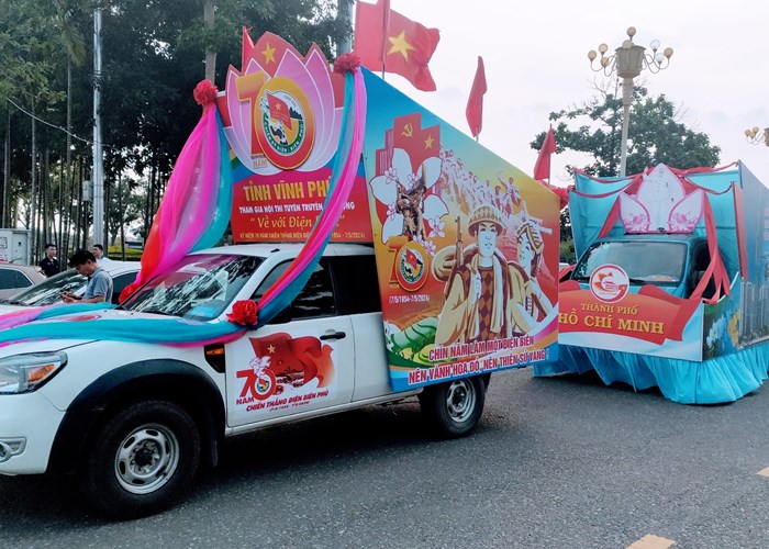 Khai mạc Hội thi Tuyên truyền lưu động “Về với Điện Biên” - Anh 11