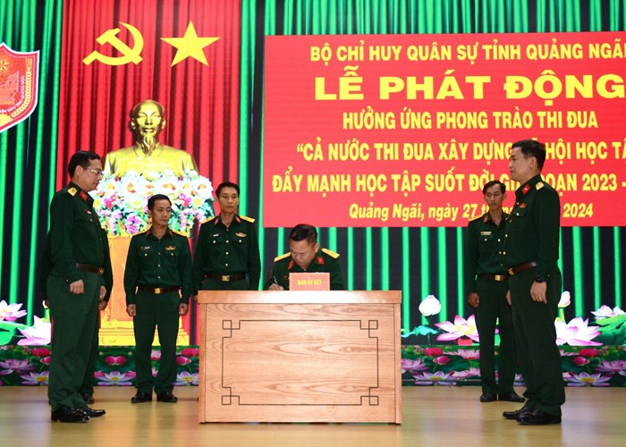 Bộ CHQS Quảng Ngãi phát động thi đua xây dựng xã hội học tập, đẩy mạnh học tập suốt đời - Anh 3