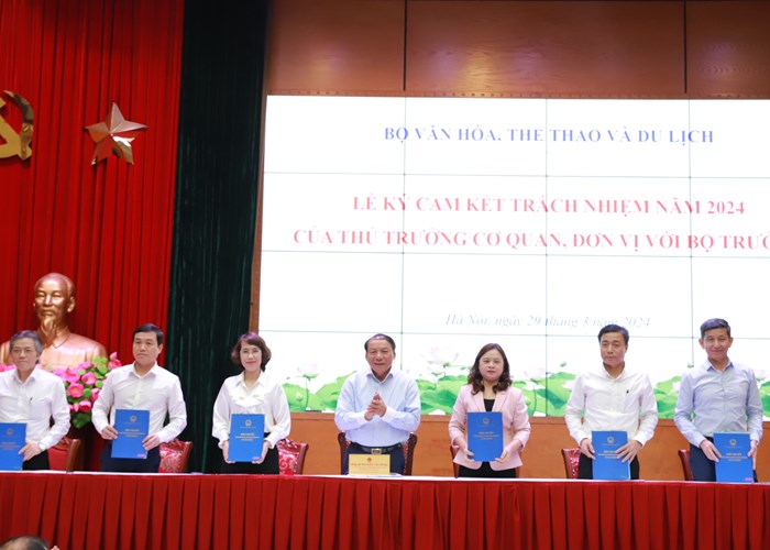 Thủ trưởng 25 đơn vị ký cam kết trách nhiệm với Bộ trưởng Bộ VHTTDL: Đánh giá cán bộ gắn với kết quả, sản phẩm cụ thể - Anh 4